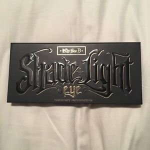 Kat Von D Shade & Light Eyeshadow Palette